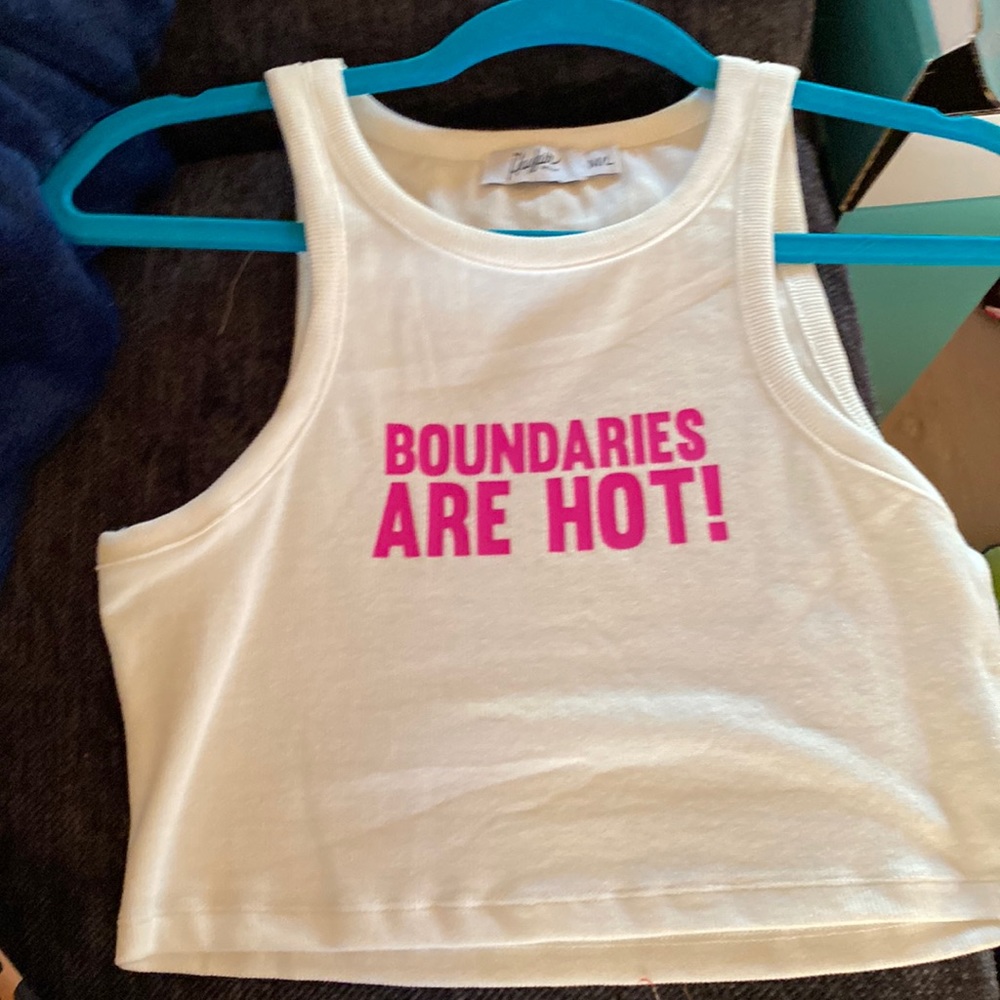 NWOT Mayfair boundaries are hot top